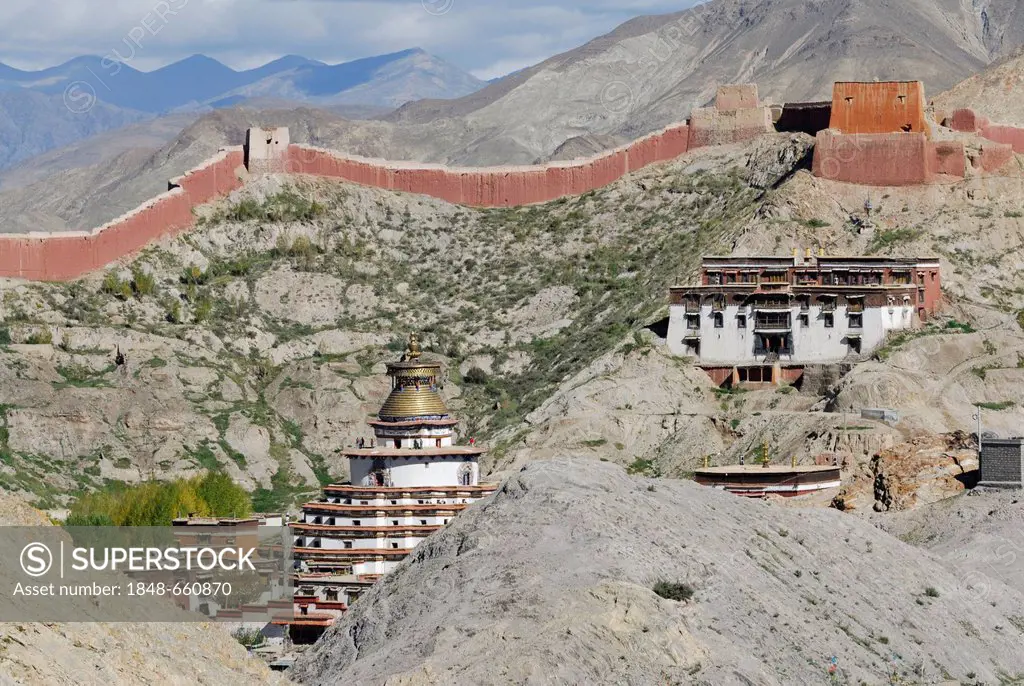 View from Dzong towards the Paelkhor Monastery Complex, Pelkhor Choede and the Kumbum, Gyantse, Tibet, China, Asia