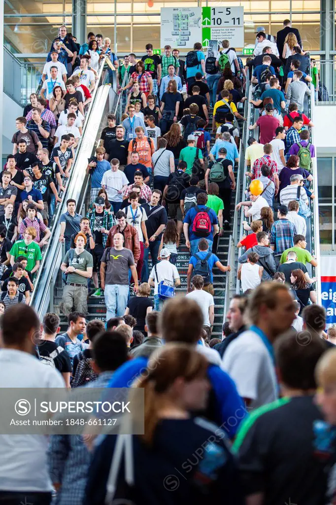 Crowds at the Gamescom, the world's largest trade fair for interactive entertainment, video games and computer games, Cologne, North Rhine-Westphalia,...