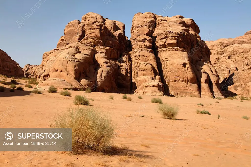 Wide plains, mountains and desert, Wadi Rum, Hashemite Kingdom of Jordan, Middle East, Asia