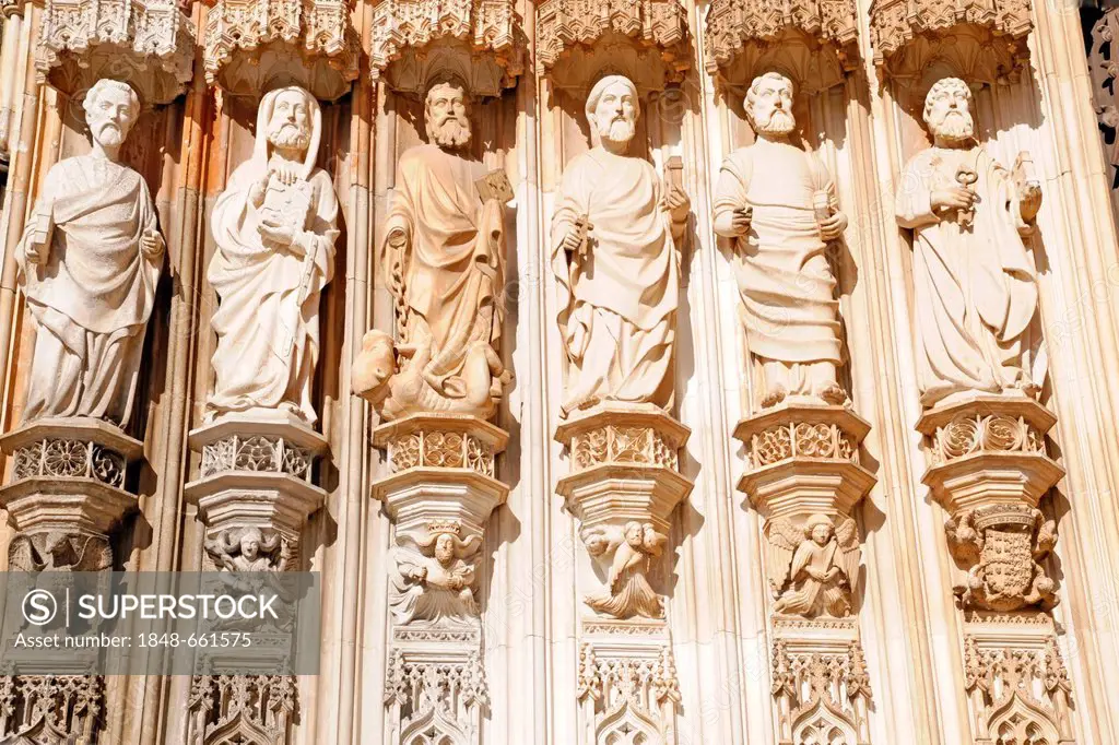 Figures of the apostles on the Gothic portal, main entrance, Dominican convent Mosteiro de Santa Maria da Vitoria, UNESCO World Heritage Site, Batalha...