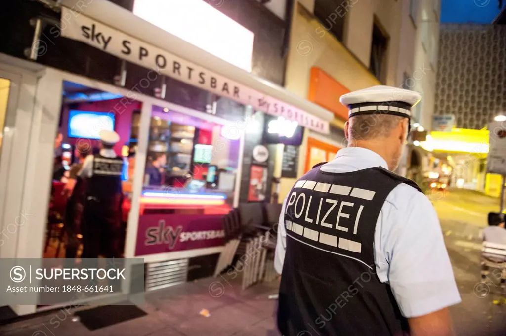 Large gastro-control action of the Stuttgart police, Stuttgart, Baden-Wuerttemberg, Germany, Europe