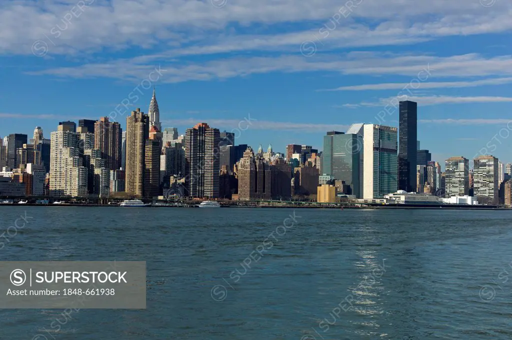 Skyline of New York, East River, New York, United States of America, USA