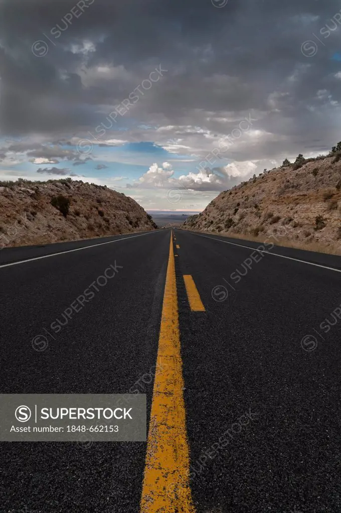 Highway 98, near Antelope Canyon, Arizona, USA