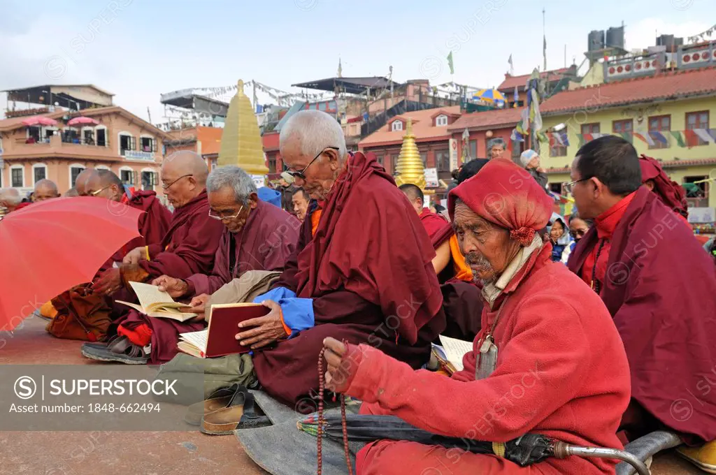 Buddhist monks, Bodhnath Stupa, Kathmandu, Kathmandu Valley, Nepal, Asia