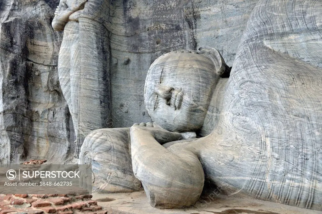 Reclining Buddha statue, entrance to Nirvana, Parinirvana, Gal Vihara, Polonnaruwa, Sri Lanka, Ceylon, Asia