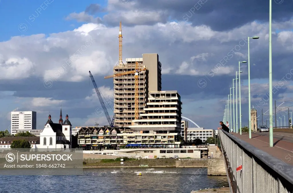 The Lufthansa high-rise building, seat of the German airline until 2007, on the bank of the Rhine River at Deutz, renovation until 2012 to become the ...