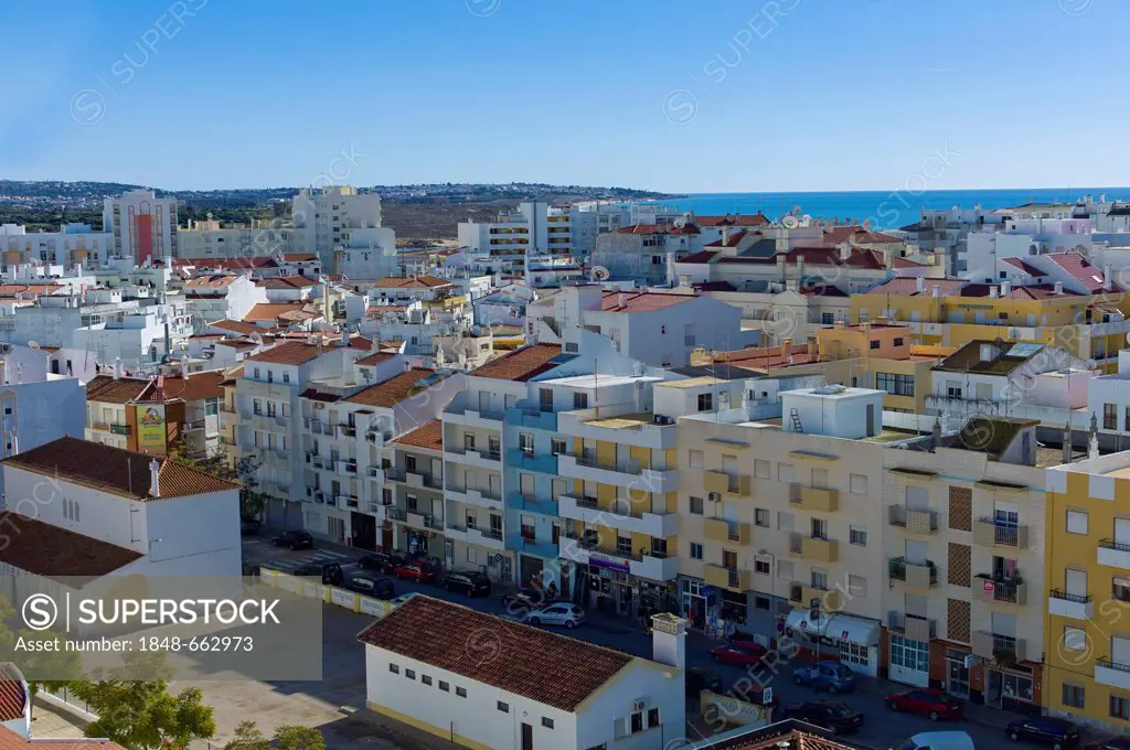 High-rise development with condominiums and apartments, many vacant due to the economic crisis, Armaçío de Pêra, Faro, Algarve Portugal, Europe
