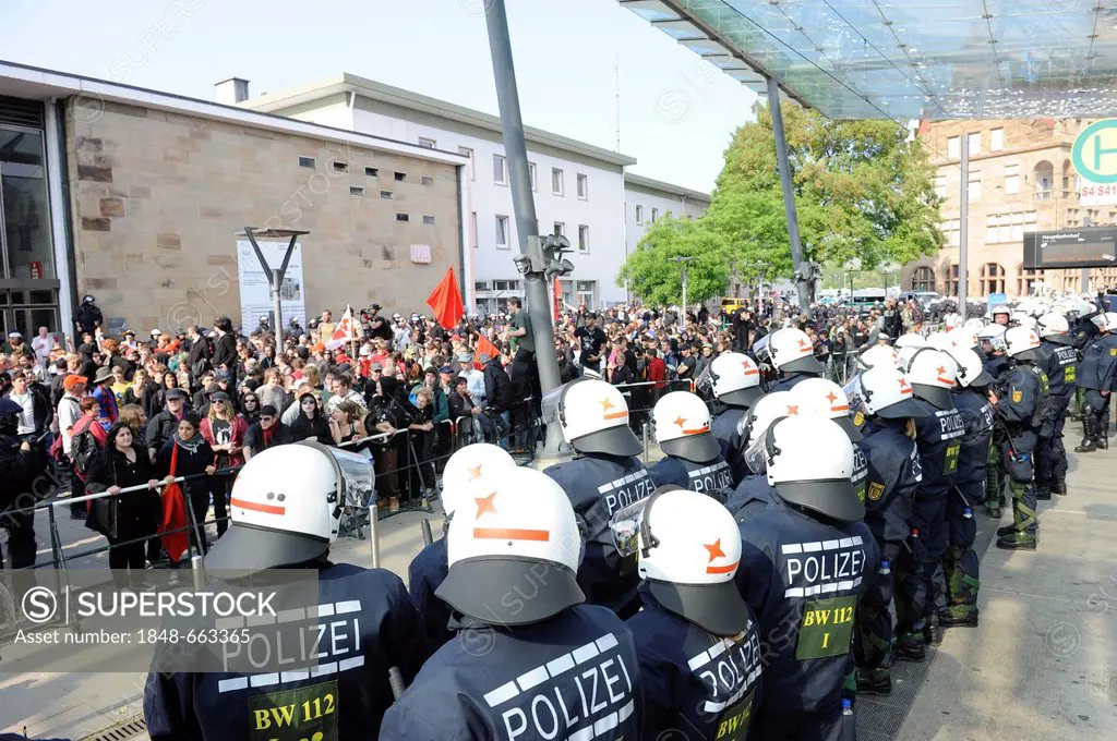 1st May rally, police officers holding leftist protesters at bay at the railway station, Heilbronn, Baden-Wuerttemberg, Germany, Europe