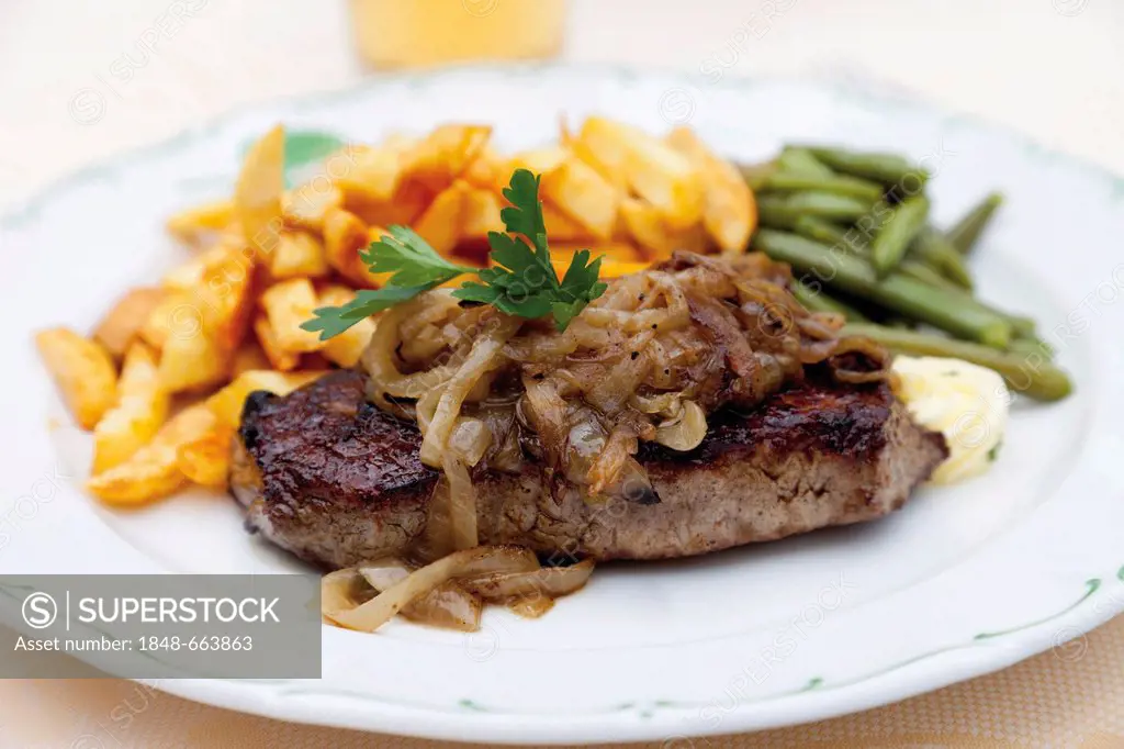 Sirloin steak with onions, green beans, french fries
