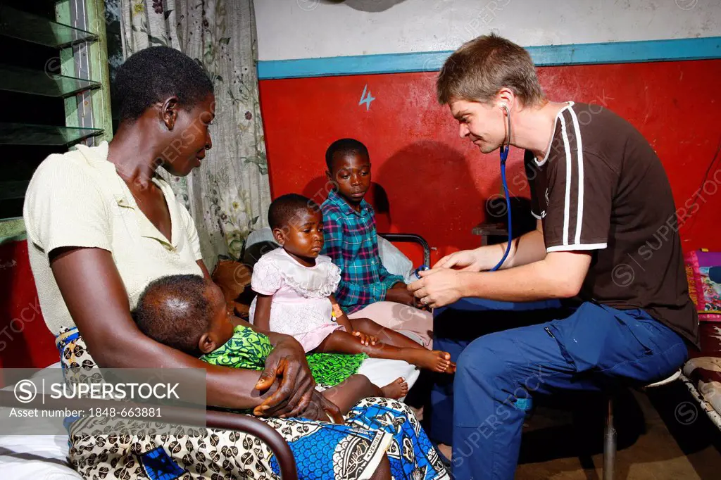 Doctors examining children, ward round in the children's ward, hospital, Manyemen, Cameroon, Africa