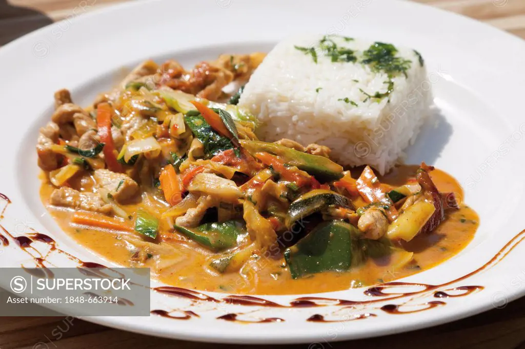 Stir-fried vegetables with turkey and rice