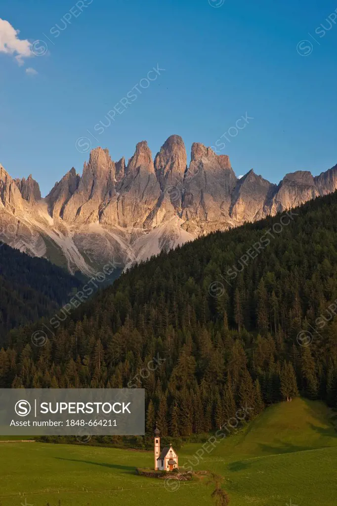 St. Johann church in Ranui in front of the Geislerspitzen, Olde Geisler group in the Dolomites, South Tyrol, Italy, Europe