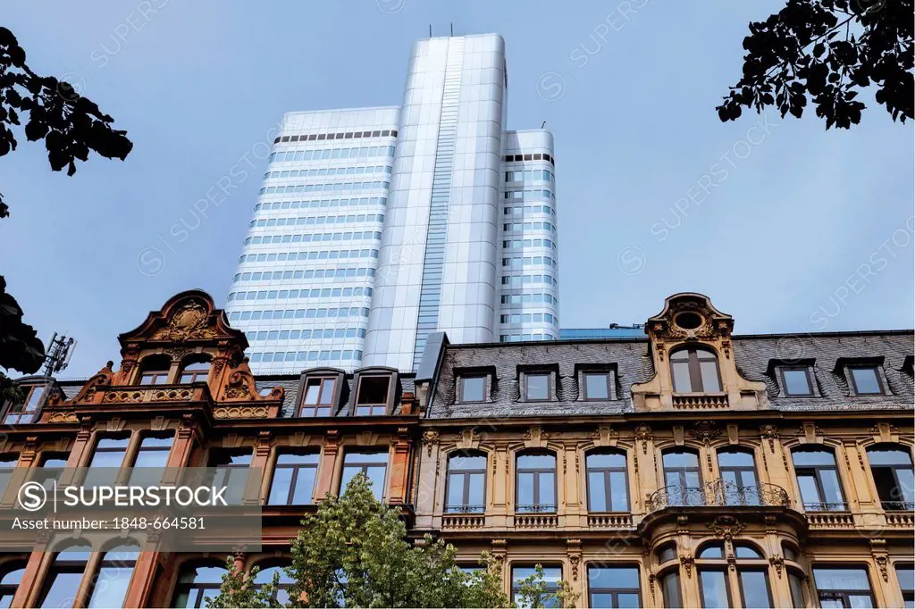 Historic building in front of Silver Tower or Dreba-Hochhaus high-rise building, Deutsche Bahn office, Frankfurt am Main, Hesse, Germany, Europe