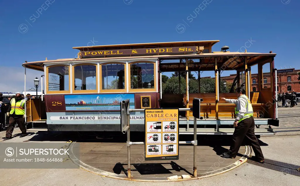 Turning manoeuvre, cable car turning point, cable tramway, Powell and Hyde Street, San Francisco, California, United States of America, USA, PublicGro...