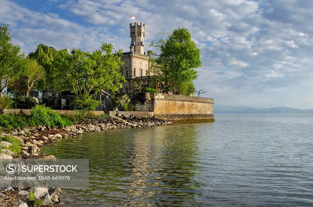 View from the shore of Lake Constance to Schloss Montfort Castle in Lagenargen, Bodenseekreis district, Lake Constance, Baden-Wuerttemberg, Germany, E...