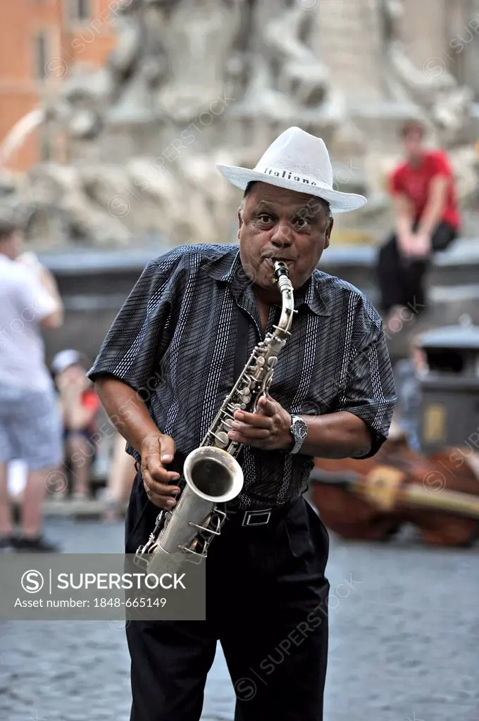 Busking saxophonist, Piazza della Rotonda, Rome, Lazio, Italy, Europe