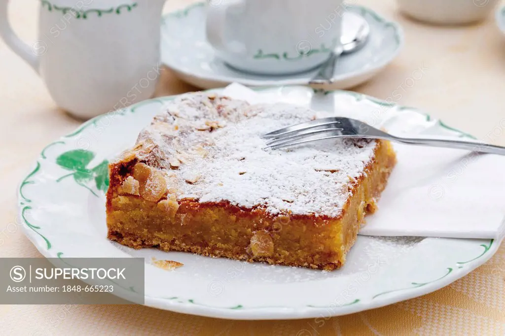 Majorcan almond cake