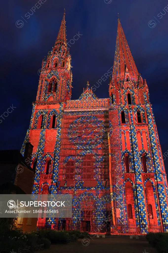Notre-Dame de Chartres, Chartres Cathedral, Royal Portal, illuminated from April until September nightly at dusk, Chartres, Eure-et-Loir, France, Euro...
