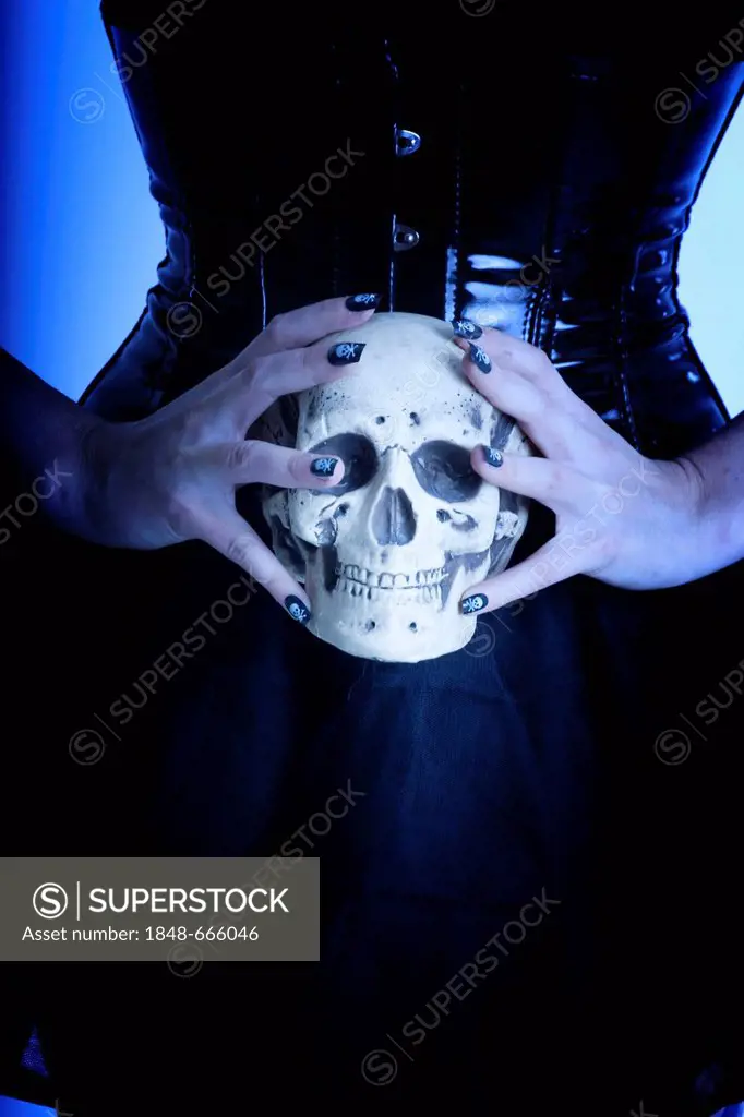 Woman, Gothic, holding a skull