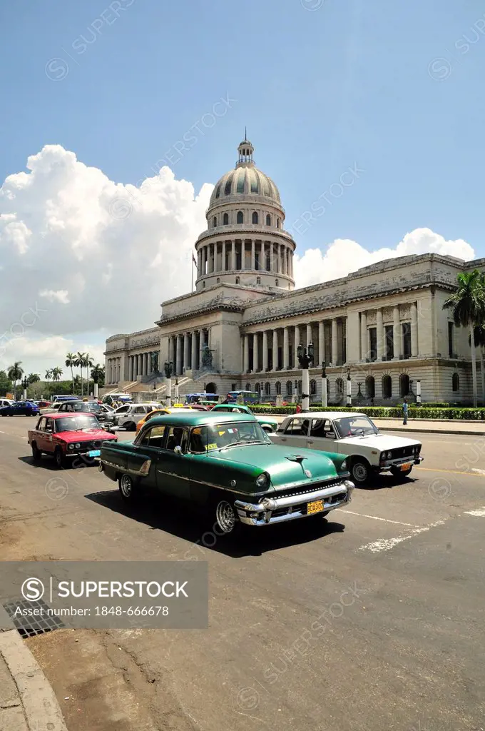 Vintage car in front of El Capitolio or National Capitol Building, home of the Cuban Academy of Sciences, Havana, Cuba, Caribbean