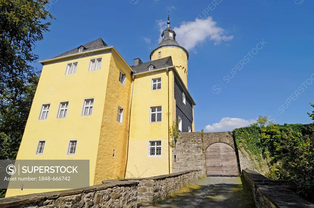 Schloss Homburg Castle, hilltop castle, museum, Nuembrecht, Oberbergischer Kreis region, North Rhine-Westphalia, Germany, Europe, PublicGround