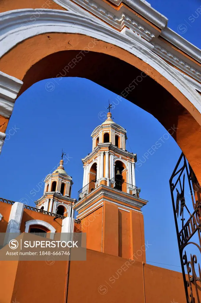 Archway and towers of the church of Iglesia Nuestra Senora de los Remedios, built on the pre-Hispanic Pyramid of Cholula, San Pedro Cholula, Puebla, M...