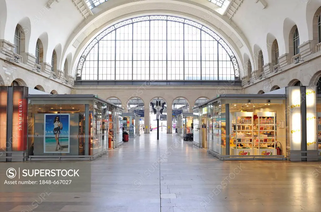 Concourse of Gare de l'Est railway station, Paris, France, Europe