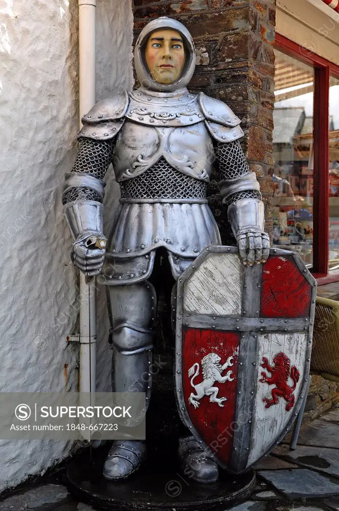 Life-size figure of King Arthur, Knight of the Round Table, in front of the Merlin Gifts & Confectionery shop, Fore Street, Tintagel, Cornwall, Englan...