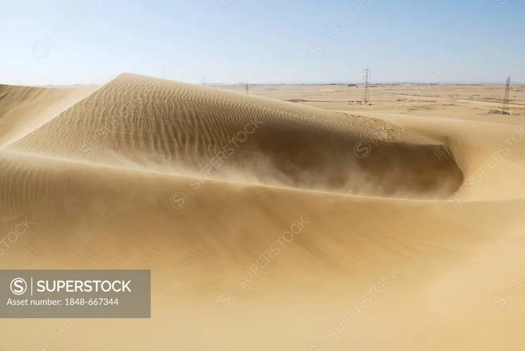 Sand storm, sand dunes between Dakhla Oasis and Kharga Oasis, Western Desert, Egypt, Africa