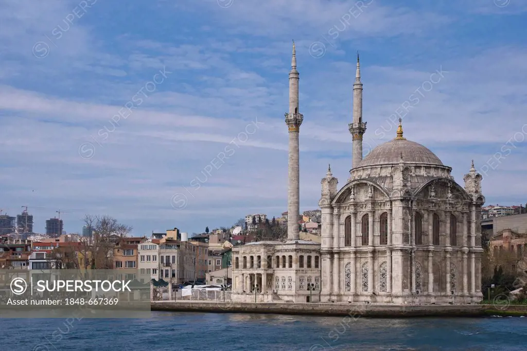 Ortakoey Mosque, Bueyuek Mecidiye Camii, near the Bosphorus Bridge, Istanbul, Turkey