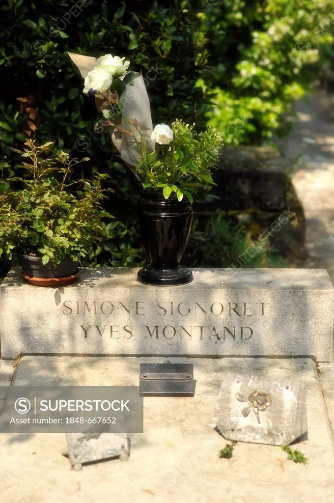 Grave of Simone Signoret and Yves Montand, Pere Lachaise Cemetery, Paris, France, Europe