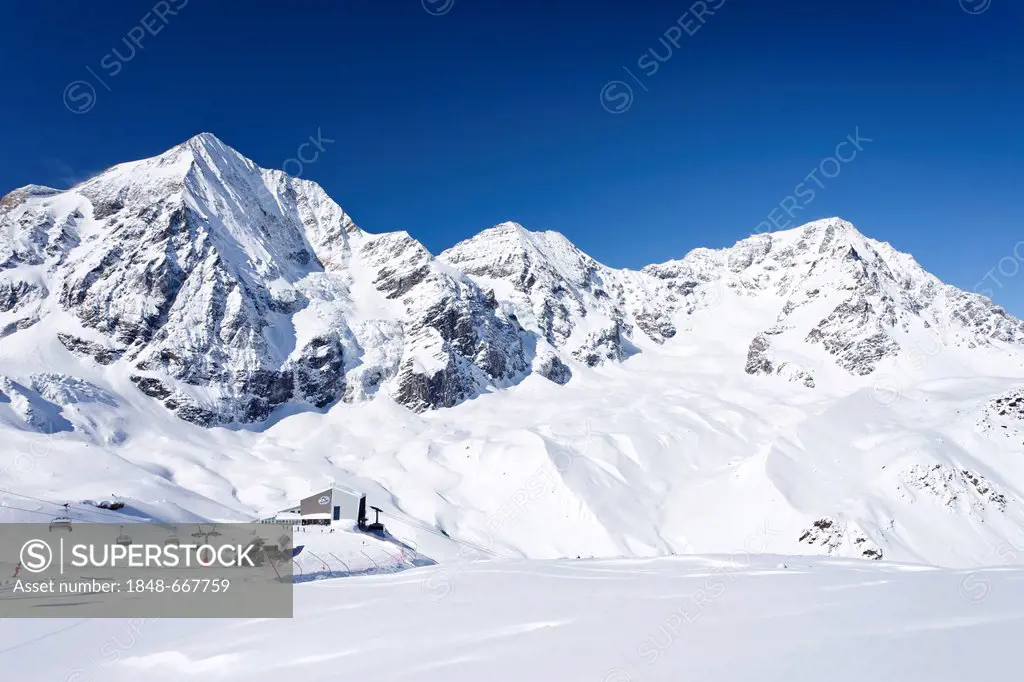 Sulden ski area, winter, Koenigsspitze mountain, Zebru mountain and Ortler mountain at the back, province of Bolzano-Bozen, Italy, Europe