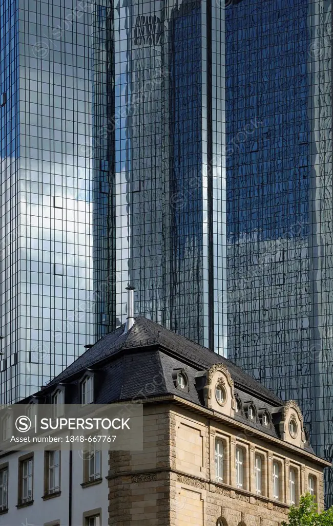 Old building in front of the Deutsche Bank Building, Frankfurt am Main, Hesse, Germany, Europe