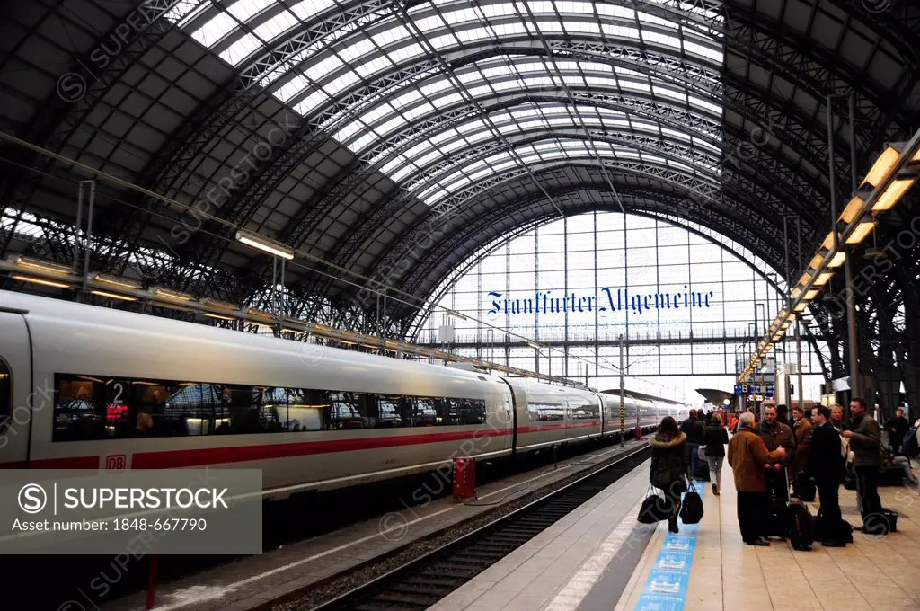 Platform, ICE train at the central railway station, Frankfurt am Main, Hesse, Germany, Europe