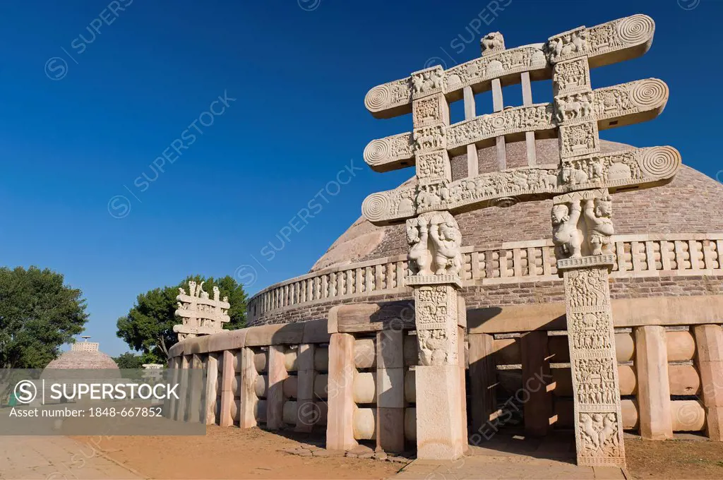 Stupas of Sanchi, UNESCO World Heritage site, built by King Ashoka, Mauryan dynasty, Sanchi, Vidisha in Madhya Pradesh, North India, India, Asia