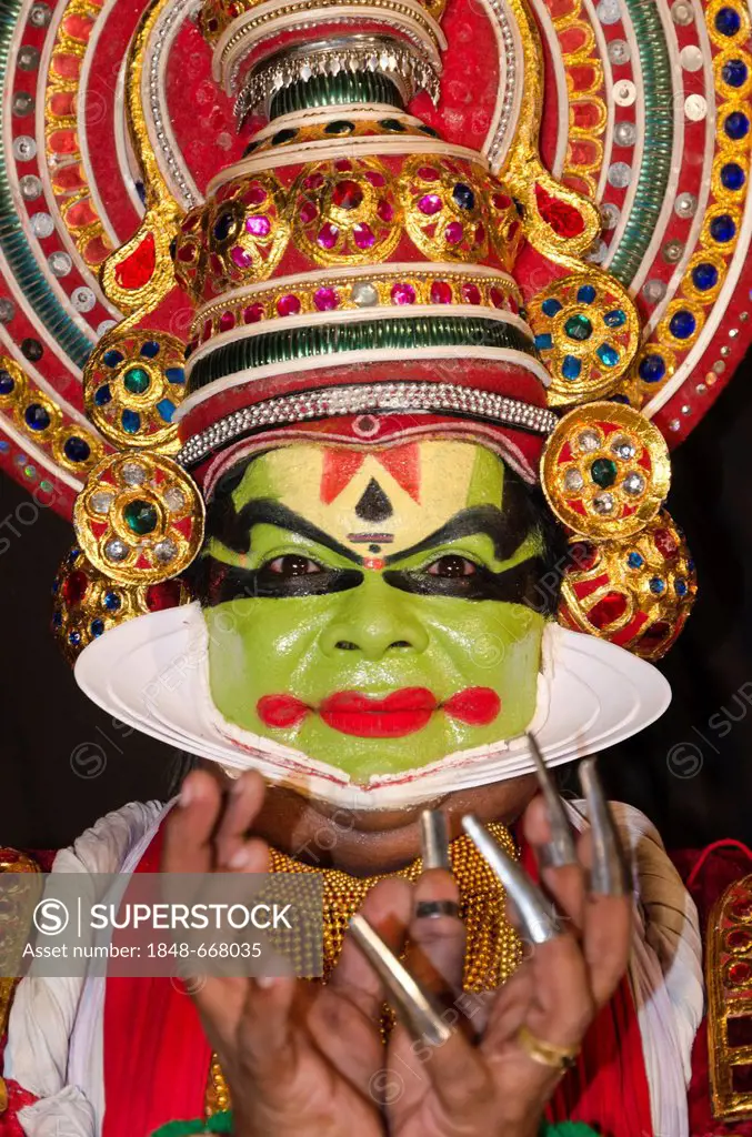 The Kathakali character Naradan, Perattil, Kerala, India, Asia