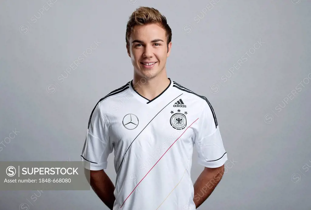 Mario Goetze, at the official portrait photo session of the German men's national football team, on 14.11.2011, Hamburg, Germany, Europe