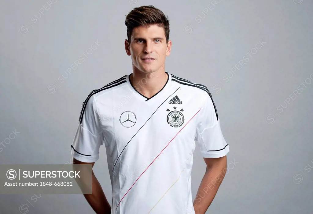Mario Gomez, at the official portrait photo session of the German men's national football team, on 14.11.2011, Hamburg, Germany, Europe