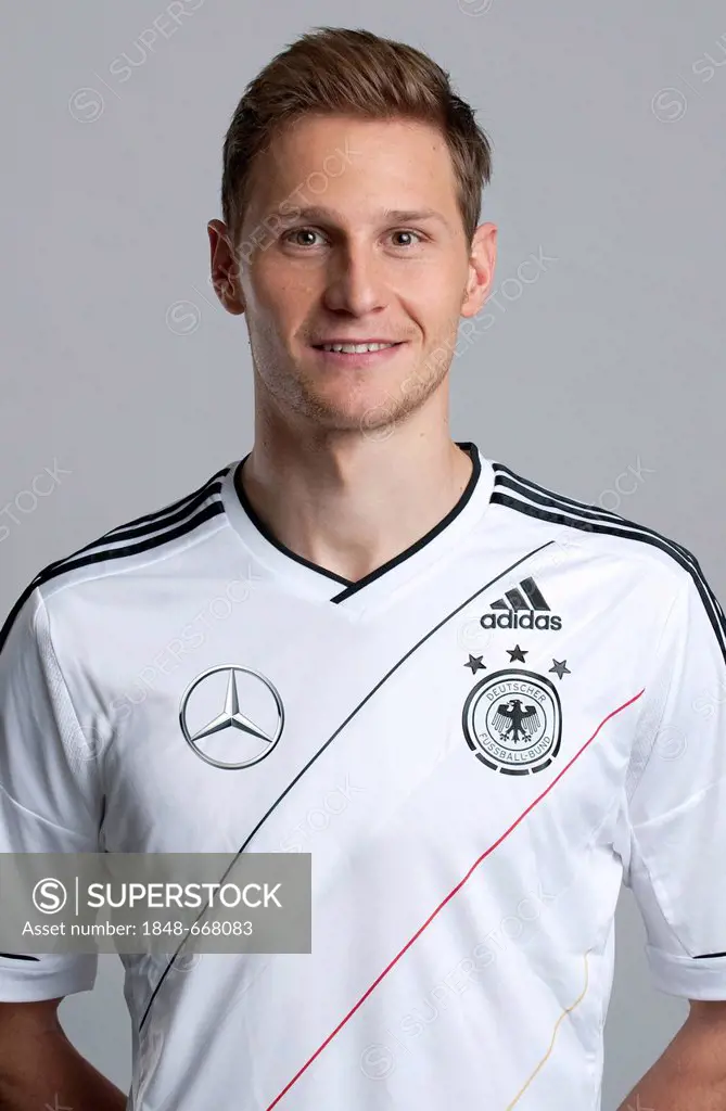Benedikt Hoewedes, at the official portrait photo session of the German men's national football team, on 14.11.2011, Hamburg, Germany, Europe