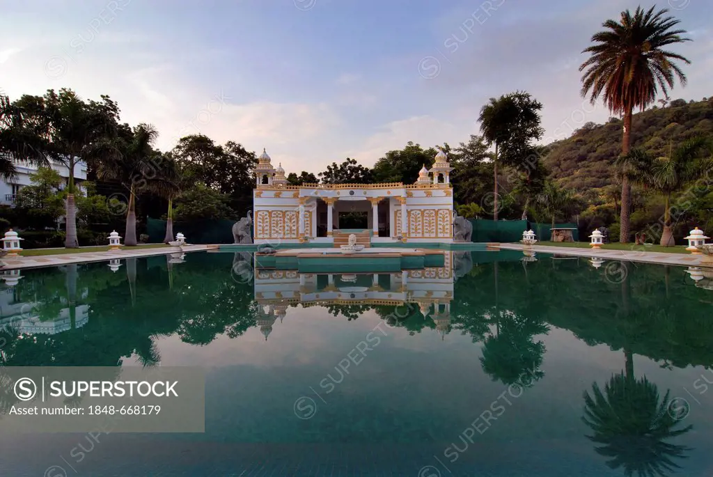 Pool, Udai Bilas Palace Heritage Hotel, Dungarpur, Rajasthan, India, Asia