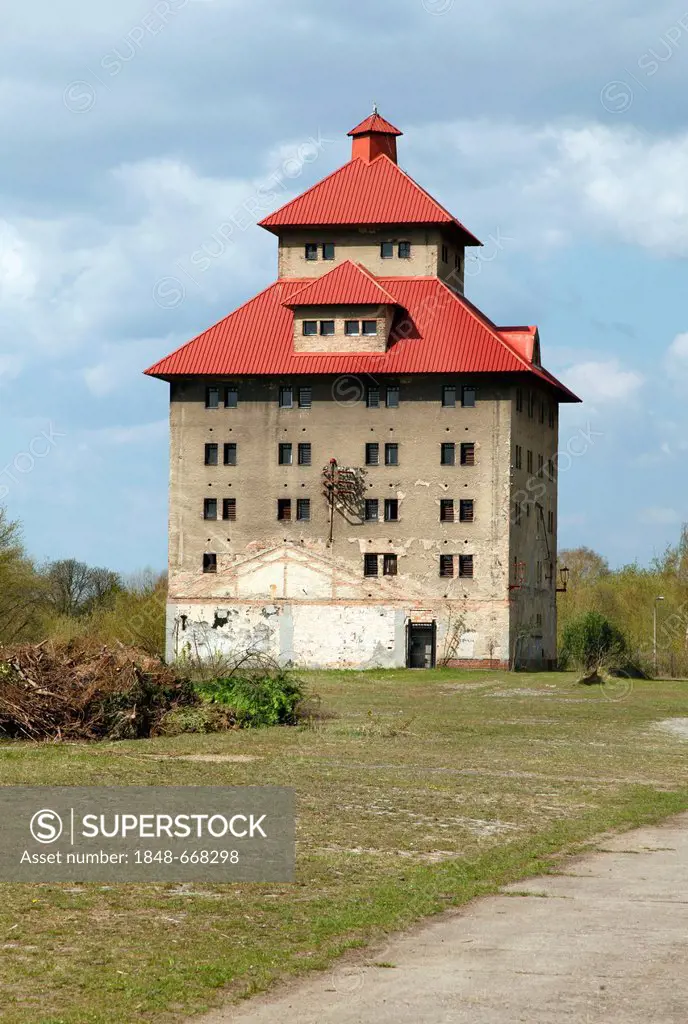Granary, heritage-protected, Hobrechtsfelde, Panketal, Barnim, Brandenburg, Germany, Europe