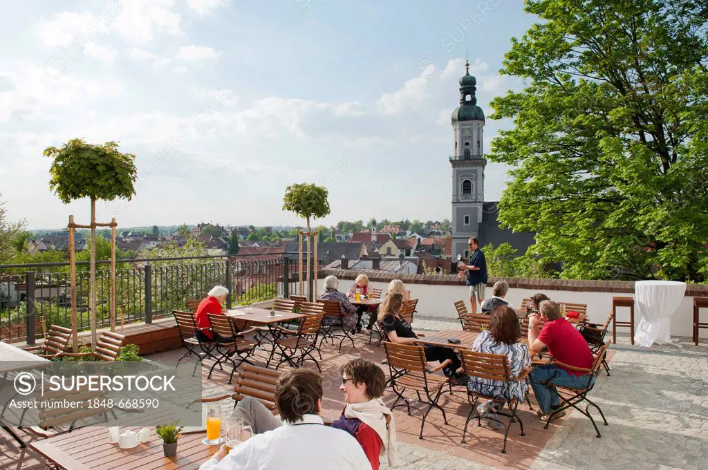 Restaurant, Weihenstephaner am Dom, with its terrace overlooking the historic town centre and the tower of the Parish Church of St. George, Freising, ...