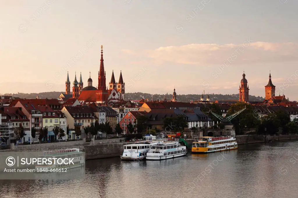View across the Main River towards the historic district with Marienkapelle chapel, Neumuenster collegiate church, Wuerzburg Cathedral, and Alter Kran...