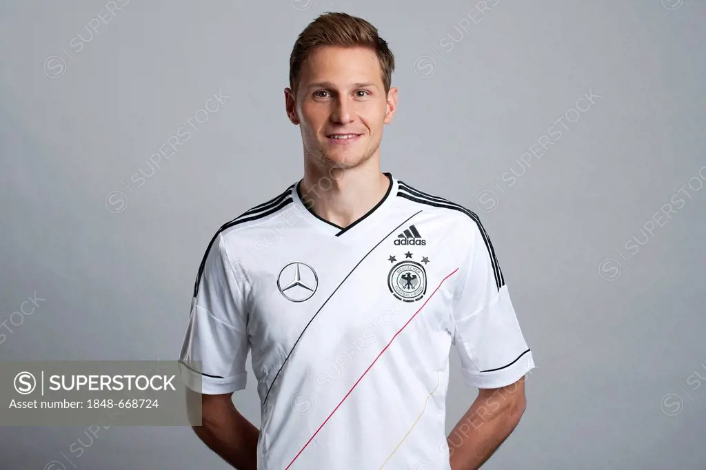 Benedikt Hoewedes, at the official portrait photo session of the German men's national football team, on 14.11.2011, Hamburg, Germany, Europe