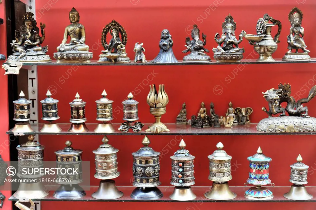 Bronze figurines, prayer wheels, souvenirs, tourist market of Bhaktapur, Kathmandu Valley, Nepal, Asia