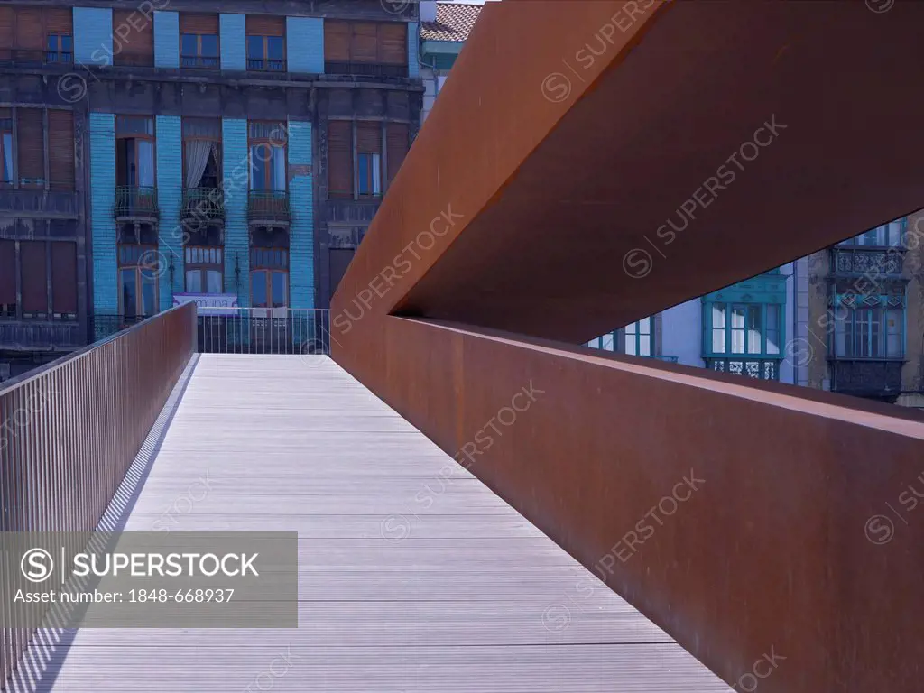 Detail of the steel bridge to the Óscar Niemeyer International Cultural Centre, Centro de Cultura Internacional Óscar Niemeyer, Avilés, Asturias, nort...