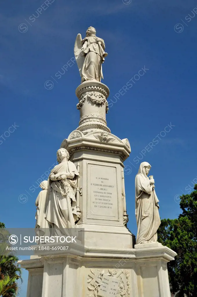 Statue of an angel on one of the monumental tombs, Colon Cemetery, Cementerio Cristóbal Colón, named after Christopher Columbus, Havana, Cuba, Caribbe...