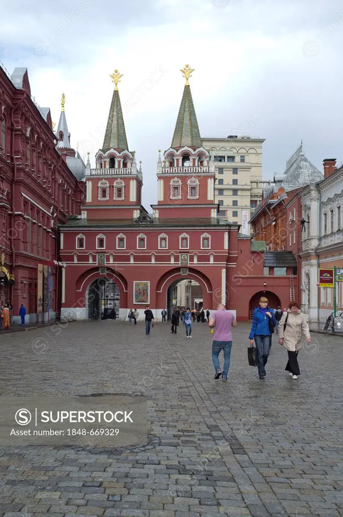 The main gate of the Krasnaya Square, or Red Square, Moscow, Russia, Eurasia