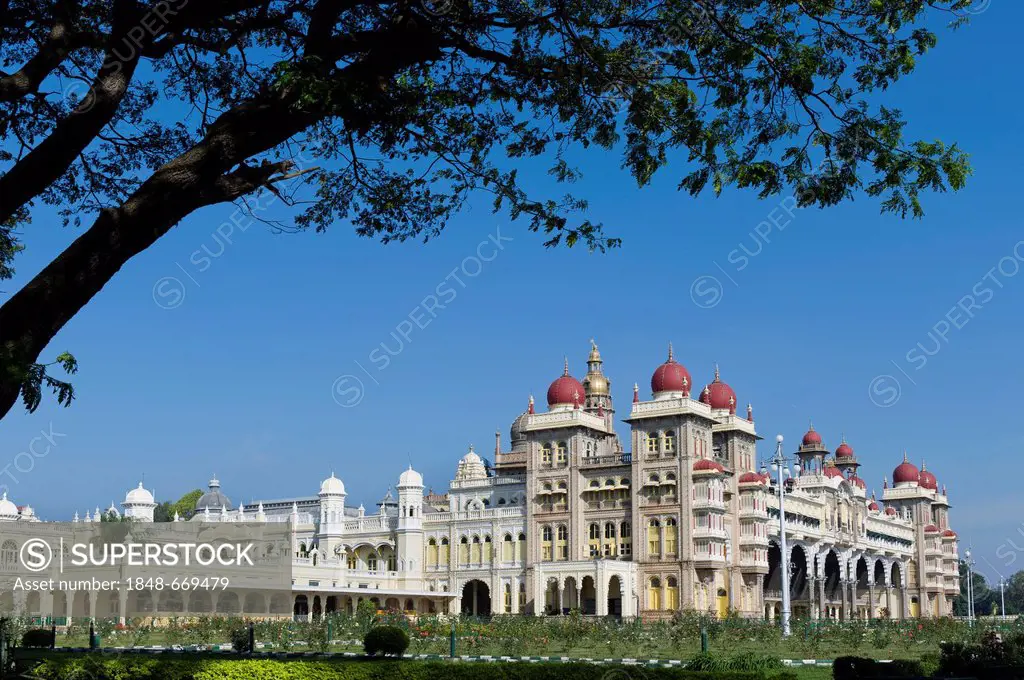 Palace of Mysore, Karnataka, South India, India, Asia