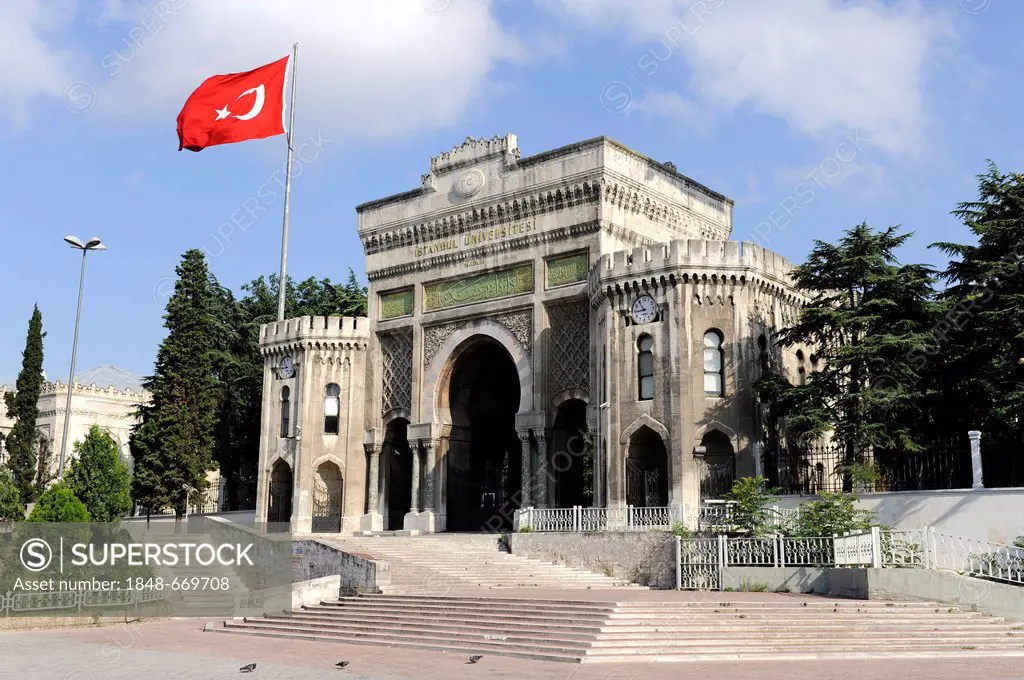 Serasker Gate, main entrance to the University of Istanbul, Ueniversitesi, Beyazit Meydani square, Beyazit Square, Istanbul, Turkey